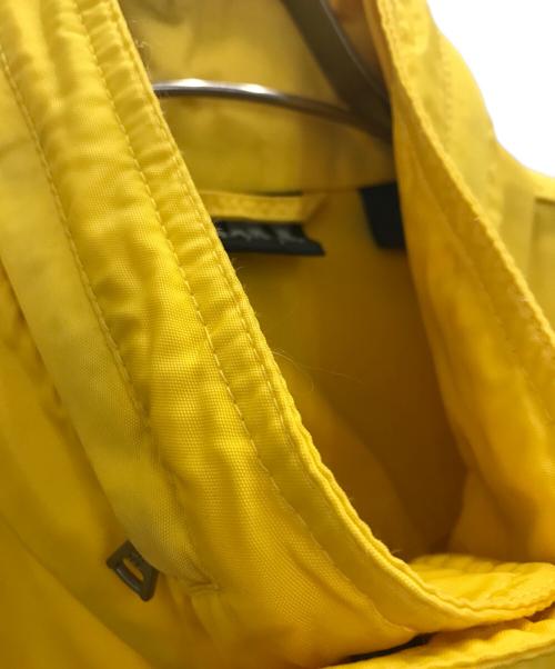 DKNY（ダナキャランニューヨーク）DKNY (ダナキャランニューヨーク) ナイロンジャケット イエロー サイズ:Ｌの古着・服飾アイテム