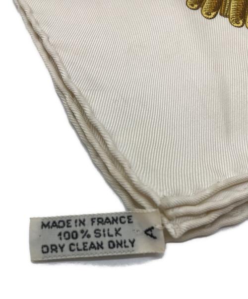 HERMES（エルメス）HERMES (エルメス) シルクスカーフ ホワイト×レッドの古着・服飾アイテム