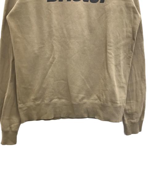 F.C.R.B.（エフシーレアルブリストル）F.C.R.B. (エフシーレアルブリストル) AUTHENTIC LOGO CREWNECK SWEAT ベージュ サイズ:Sの古着・服飾アイテム