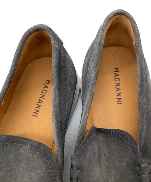 MAGNANNI（マグナーニ）MAGNANNI (マグナーニ) エプロントゥローファー グレー サイズ:7 1/2の古着・服飾アイテム