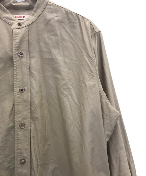 BACCA（バッカ）BACCA (バッカ) コットンバックサテンスタンドカラーロングシャツ ベージュ サイズ:36の古着・服飾アイテム