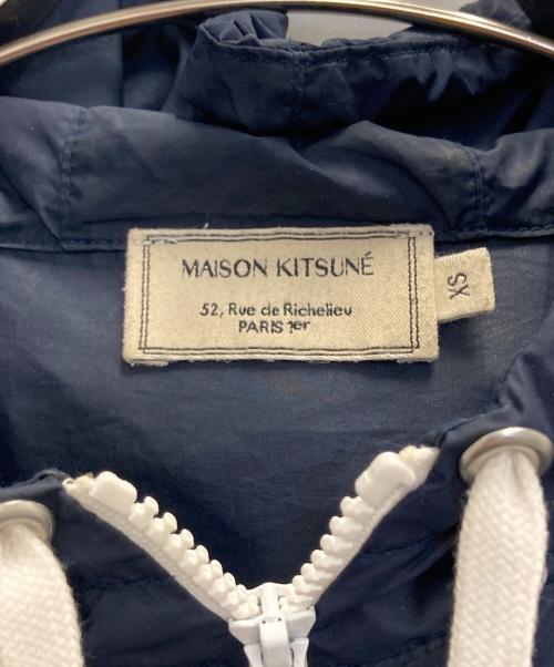 maison kitsune（メゾンキツネ）MAISON KITSUNE (メゾンキツネ) ナイロンジャケット ネイビー サイズ:XSの古着・服飾アイテム