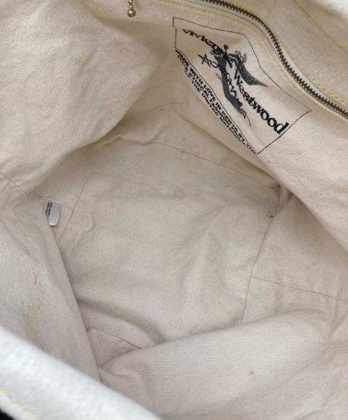 Vivienne Westwood ANGLOMANIA（ヴィヴィアンウエストウッドアングロマニア）Vivienne Westwood ANGLOMANIA (ヴィヴィアンウエストウッドアングロマニア) アフリカバッグ アイボリーの古着・服飾アイテム