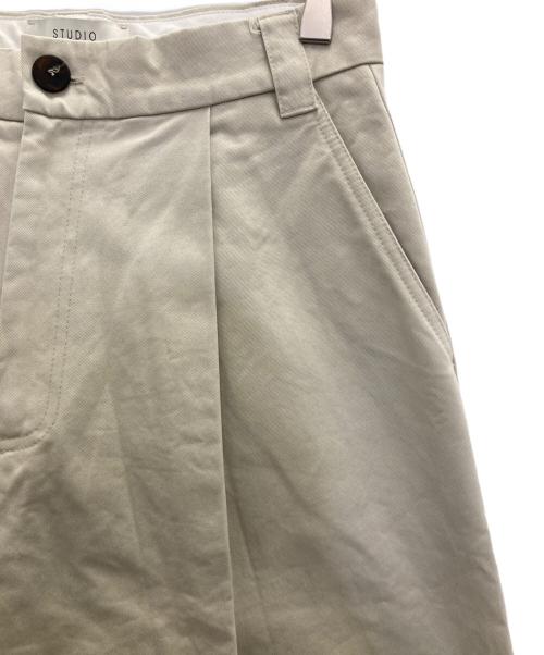 STUDIO NICHOLSON（スタジオ ニコルソン）STUDIO NICHOLSON (スタジオ ニコルソン) Deep Pleat Volume Pant ベージュ サイズ:Sの古着・服飾アイテム