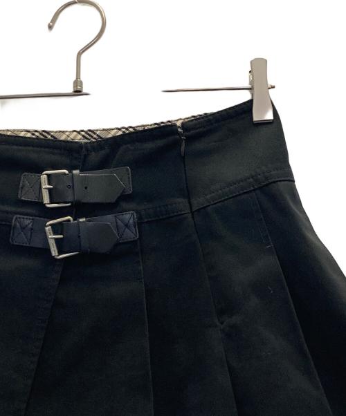 BURBERRY BLUE LABEL（バーバリーロンドンブルーレーベル）BURBERRY BLUE LABEL (バーバリーロンドンブルーレーベル) ウエストダブルベルトプリーツミニスカート ブラック サイズ:38の古着・服飾アイテム