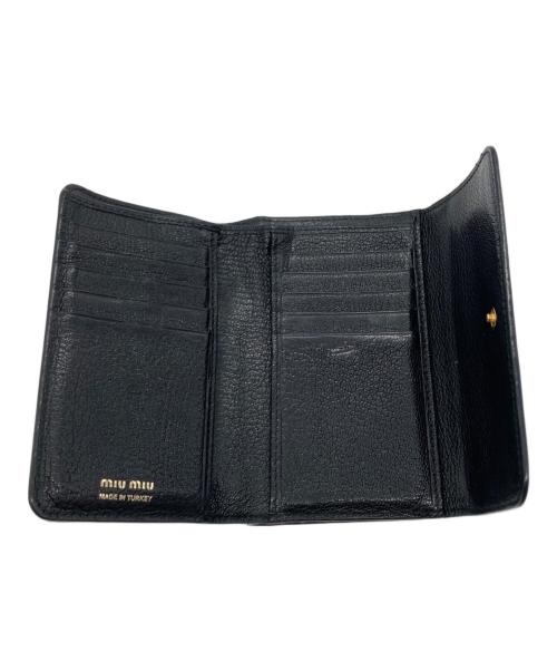 MIU MIU（ミュウミュウ）MIU MIU (ミュウミュウ) レザーフラワーウォレット ブラックの古着・服飾アイテム