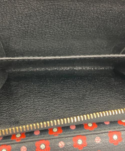 MIU MIU（ミュウミュウ）MIU MIU (ミュウミュウ) レザーフラワーウォレット ブラックの古着・服飾アイテム
