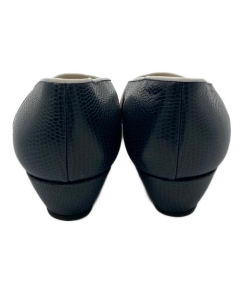 FENDI（フェンディ）FENDI (フェンディ) パンプス ネイビー×ホワイト サイズ:35　1/2の古着・服飾アイテム