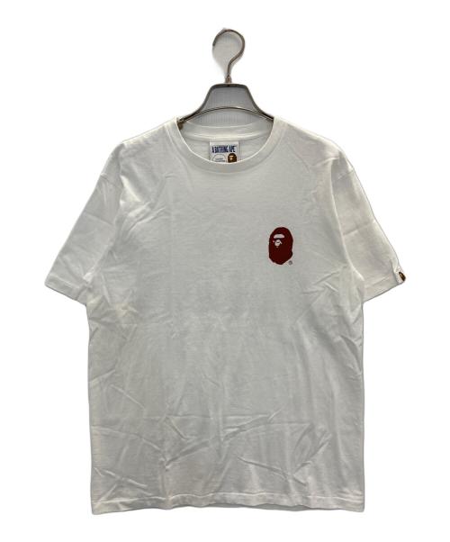 BAPE BY A BATHING APE（ベイプバイアベイシングエイプ）BAPE BY A BATHING APE (ベイプバイアベイシングエイプ) レターレッド T シャツ ホワイト サイズ:Ⅿの古着・服飾アイテム