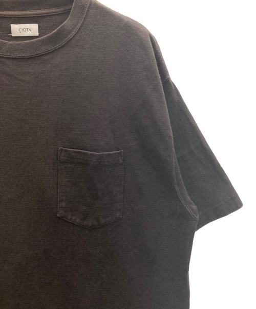 CIOTA（シオタ）CIOTA (シオタ) スビンコットン10/-度詰吊り天竺ポケット付き半袖T フェードブラック サイズ:6の古着・服飾アイテム