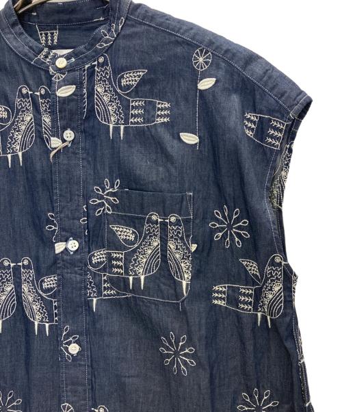 Engineered Garments（エンジニアドガーメンツ）Engineered Garments (エンジニアードガーメンツ) No Sleeve Banded Collar Dress Bird Embroidery Denim インディゴの古着・服飾アイテム