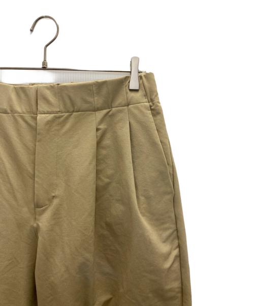 HELLY HANSEN（ヘリーハンセン）HELLY HANSEN (ヘリーハンセン) ストーレンツータックパンツ ベージュ サイズ:Mの古着・服飾アイテム