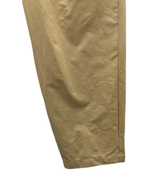 HELLY HANSEN（ヘリーハンセン）HELLY HANSEN (ヘリーハンセン) ストーレンツータックパンツ ベージュ サイズ:Mの古着・服飾アイテム