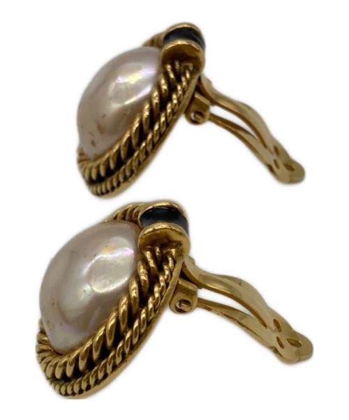 CHANEL（シャネル）CHANEL (シャネル) パールイヤリング ゴールド×ブラックの古着・服飾アイテム