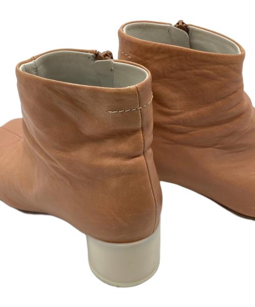 MM6 Maison Margiela（エムエムシックスメゾンマルジェラ）MM6 Maison Margiela (エムエムシックスメゾンマルジェラ) アナトミックアンクルブーツ ベージュ サイズ:35の古着・服飾アイテム