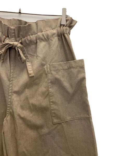 me ISSEY MIYAKE（ミーイッセイ ミヤケ）me ISSEY MIYAKE (ミーイッセイ ミヤケ) ワイドパンツ ベージュ サイズ:記載なしの古着・服飾アイテム