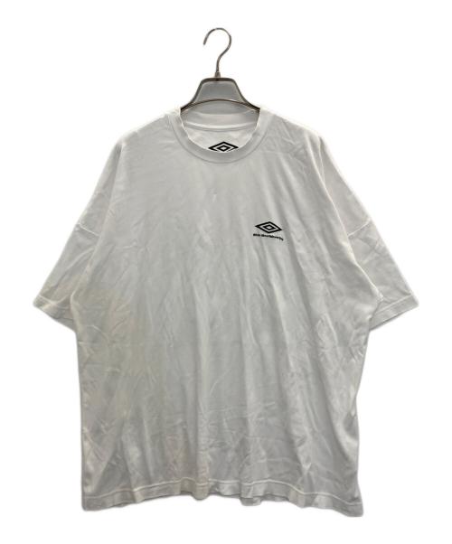 UMBRO（アンブロ）UMBRO (アンブロ) WHITE MOUNTAINEERING (ホワイトマウンテ二アニング) OVERSIZED TーSHIRT ホワイト サイズ:1の古着・服飾アイテム