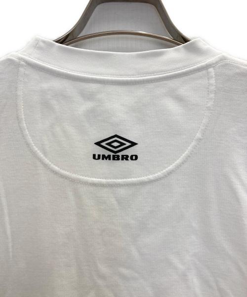 UMBRO（アンブロ）UMBRO (アンブロ) WHITE MOUNTAINEERING (ホワイトマウンテ二アニング) OVERSIZED TーSHIRT ホワイト サイズ:1の古着・服飾アイテム