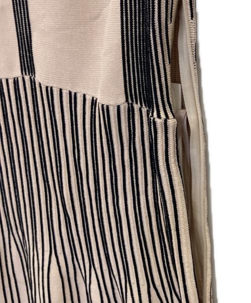 FRAY ID（フレイ アイディー）FRAY ID (フレイ アイディー) ストライプペプラムニットワンピース ベージュ サイズ:FREEの古着・服飾アイテム