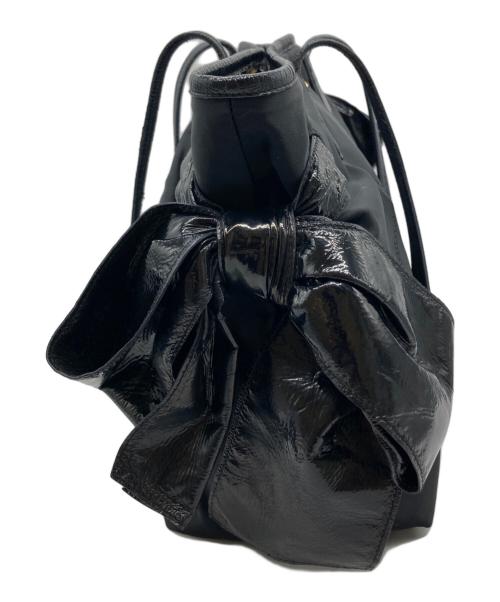 PRADA（プラダ）PRADA (プラダ) エナメルサイドリボンハンドバッグ ブラックの古着・服飾アイテム