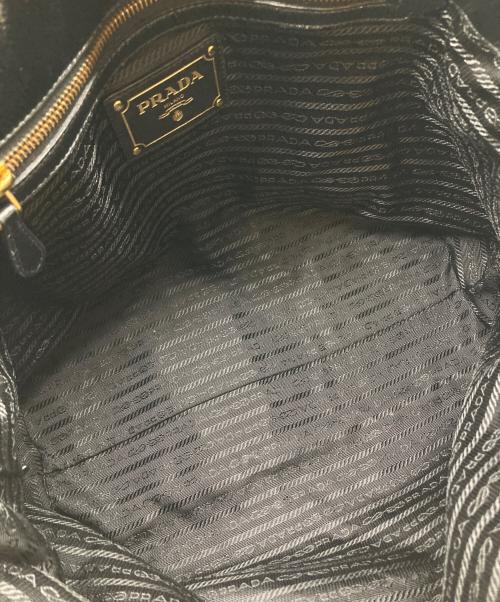 PRADA（プラダ）PRADA (プラダ) エナメルサイドリボンハンドバッグ ブラックの古着・服飾アイテム