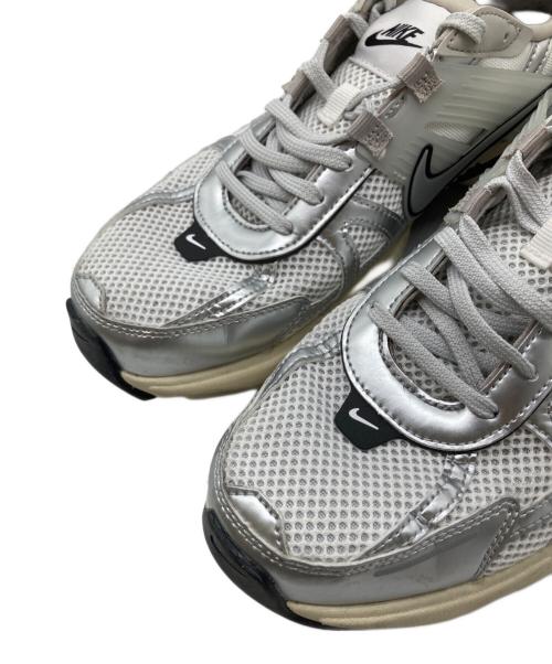 NIKE（ナイキ）NIKE (ナイキ) V2K RUN SUMMIT WHITE/METALLIC SILVE サイズ:28の古着・服飾アイテム