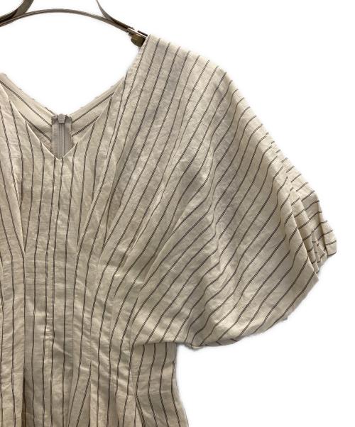 FRAY ID（フレイ アイディー）FRAY ID (フレイ アイディー) Vネックウエストタックワンピース ベージュ サイズ:00の古着・服飾アイテム