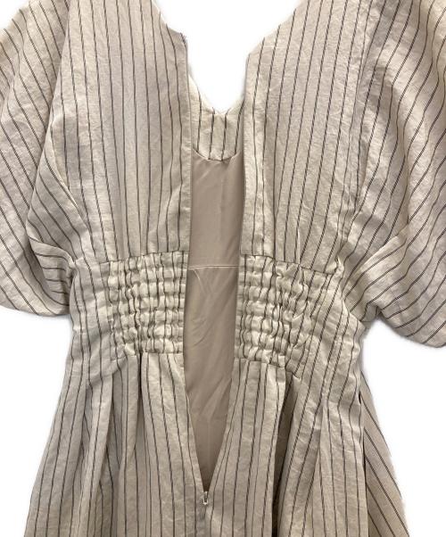 FRAY ID（フレイ アイディー）FRAY ID (フレイ アイディー) Vネックウエストタックワンピース ベージュ サイズ:00の古着・服飾アイテム