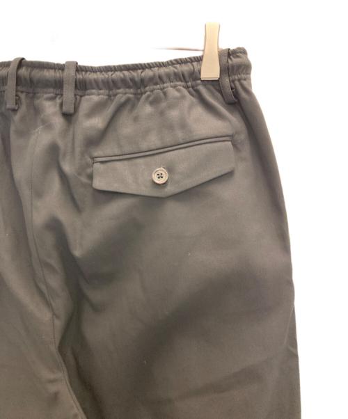 MARKAWARE（マーカウェア）MARKAWARE (マーカウェア) TRIPLE PLEATED EASY TROUSERS ブラック サイズ:2の古着・服飾アイテム