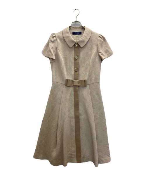 M'S GRACY（エムズグレイシー）M'S GRACY (エムズグレイシー) 花ボタン付き正統派ワンピース ベージュ サイズ:38の古着・服飾アイテム