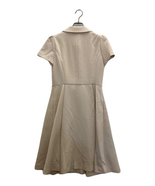 M'S GRACY（エムズグレイシー）M'S GRACY (エムズグレイシー) 花ボタン付き正統派ワンピース ベージュ サイズ:38の古着・服飾アイテム