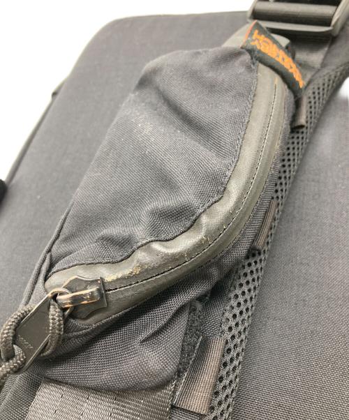 MYSTERY RANCH（ミステリーランチ）MYSTERY RANCH (ミステリーランチ) INVADERメッセンジャーバッグ ブラックの古着・服飾アイテム