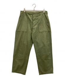 CIOTA（シオタ）の古着「スビンコットンムラ糸バックサテンベイカーパンツ」｜オリーブ