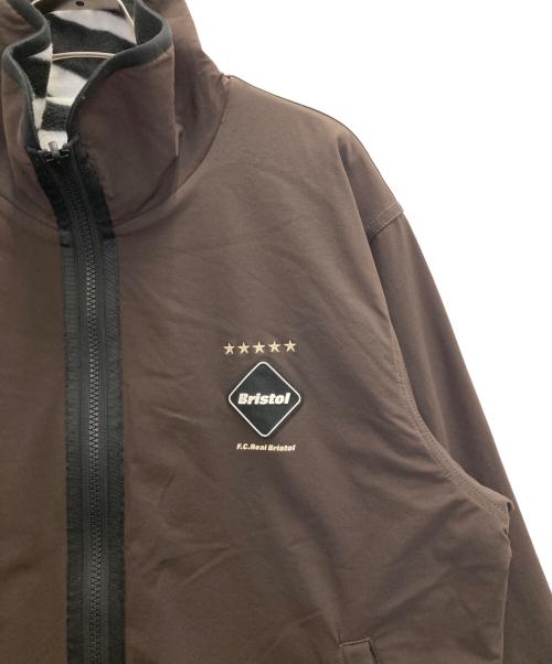 F.C.R.B.（エフシーレアルブリストル）F.C.R.B. (エフシーレアルブリストル) ZEBRA FLEECE REVERSIBLE JACKET ブラウン×ホワイト サイズ:Sの古着・服飾アイテム