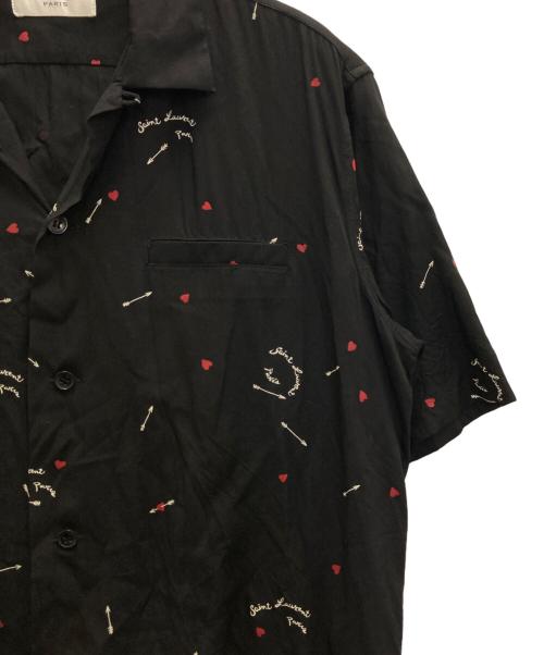 Saint Laurent Paris（サンローランパリ）Saint Laurent Paris (サンローランパリ) キューピッド プリント 総柄 半袖シャツ ブラック サイズ:37の古着・服飾アイテム
