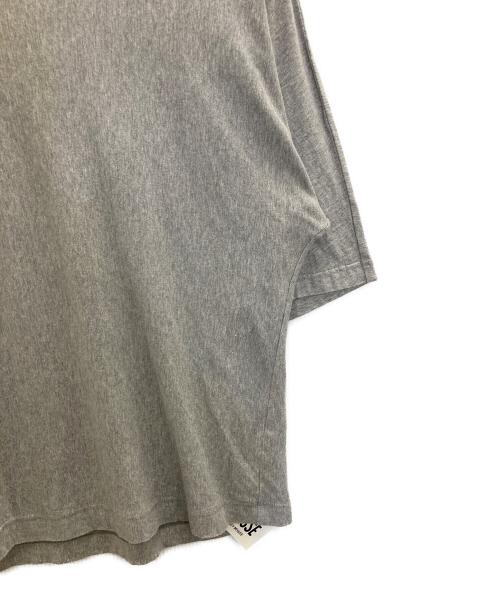 HOMME PLISSE ISSEY MIYAKE（オム プリッセ イッセイ ミヤケ）HOMME PLISSE ISSEY MIYAKE (オム プリッセ イッセイ ミヤケ) RELEASE-T BASIC グレー サイズ:2の古着・服飾アイテム