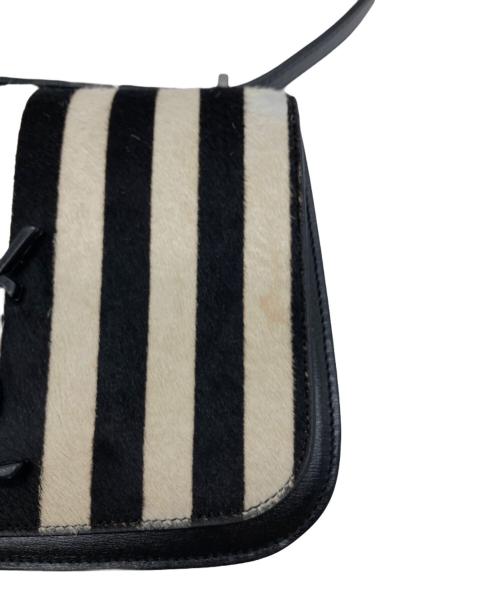 Saint Laurent Paris（サンローランパリ）Saint Laurent Paris (サンローランパリ) ハラコストライプショルダーバッグ ブラック×ホワイトの古着・服飾アイテム