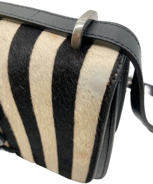 Saint Laurent Paris（サンローランパリ）Saint Laurent Paris (サンローランパリ) ハラコストライプショルダーバッグ ブラック×ホワイトの古着・服飾アイテム