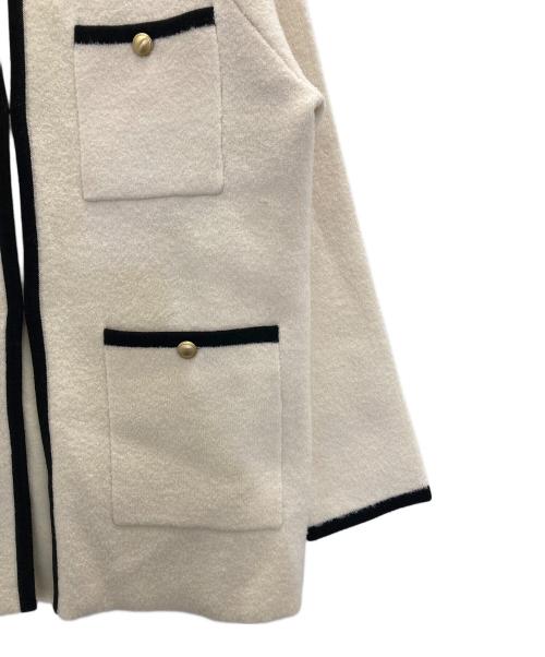 23区（ニジュウサンク）23区 (ニジュウサンク) ミニブークレ ニットジャケット ホワイト サイズ:S 未使用品の古着・服飾アイテム