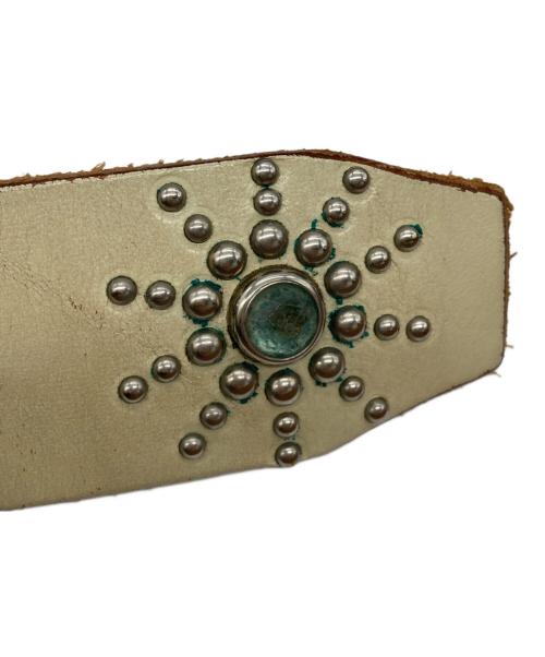 htc（エイチティーシー）HTC (エイチティーシー) スタッズベルト ホワイト サイズ:36の古着・服飾アイテム