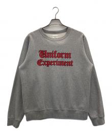 uniform experiment（ユニフォームエクスペリメント）の古着「GOTHIC LOGO CREWNECK SWEAT」｜グレー