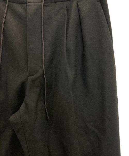 ONE GRAVITY（ワングラヴィティ）ONE GRAVITY (ワングラヴィティ) TWO TUCK WIDE EASY PANTS グレー サイズ:Ⅿの古着・服飾アイテム