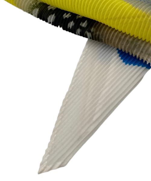 ISSEY MIYAKE me（イッセイ ミヤケ ミー）ISSEY MIYAKE me (イッセイ ミヤケ ミー) プリーツスカーフ ホワイトの古着・服飾アイテム