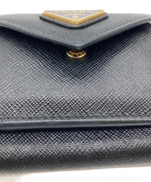 PRADA（プラダ）PRADA (プラダ) サフィアーノ三角ロゴ3つ折り財布 ブラックの古着・服飾アイテム
