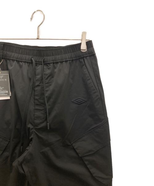 WHITE MOUNTAINEERING（ホワイトマウンテ二アニング）WHITE MOUNTAINEERING (ホワイトマウンテ二アニング) UMBRO (アンブロ) EASY CARGO PANTS ブラック サイズ:Ｓの古着・服飾アイテム