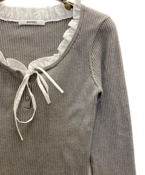 Snidel（スナイデル）Snidel (スナイデル) フリルドッキングニットプルオーバー ベージュ サイズ:FREEの古着・服飾アイテム