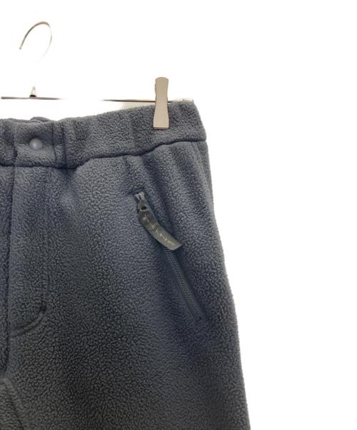 WHITE MOUNTAINEERING（ホワイトマウンテ二アニング）WHITE MOUNTAINEERING (ホワイトマウンテ二アニング) WILD THINGS (ワイルドシングス) BOA FLEECE PANTS グレー サイズ:サイズ表記なしの古着・服飾アイテム