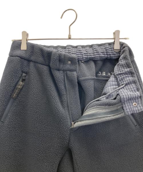WHITE MOUNTAINEERING（ホワイトマウンテ二アニング）WHITE MOUNTAINEERING (ホワイトマウンテ二アニング) WILD THINGS (ワイルドシングス) BOA FLEECE PANTS グレー サイズ:サイズ表記なしの古着・服飾アイテム