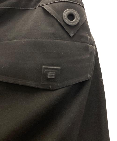 WHITE MOUNTAINEERING（ホワイトマウンテ二アニング）WHITE MOUNTAINEERING (ホワイトマウンテ二アニング) 別注 STRETCHED HYBRID TAPERED WIDE PANTS ブラックの古着・服飾アイテム