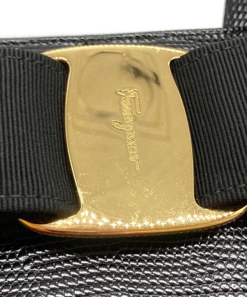 Salvatore Ferragamo（サルヴァトーレ フェラガモ）Salvatore Ferragamo (サルヴァトーレ フェラガモ) ヴァラリボンハンドバッグ ブラックの古着・服飾アイテム